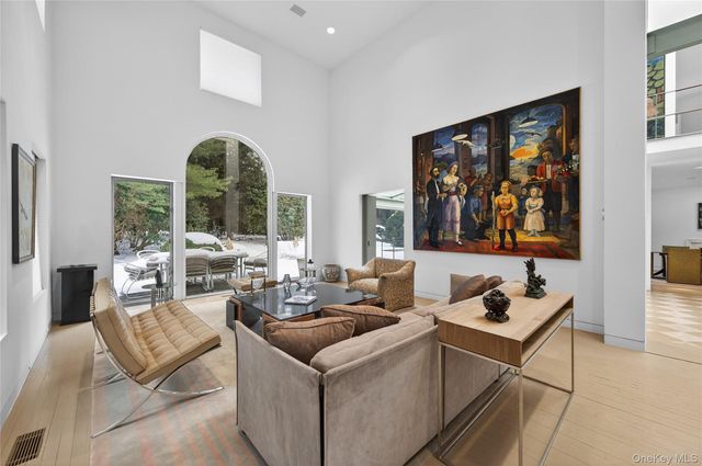 120 Bacon Road, Old Westbury, NY 11568