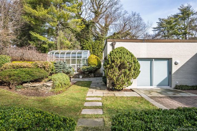 120 Bacon Road, Old Westbury, NY 11568
