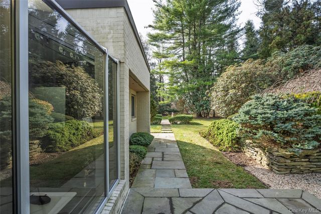 120 Bacon Road, Old Westbury, NY 11568