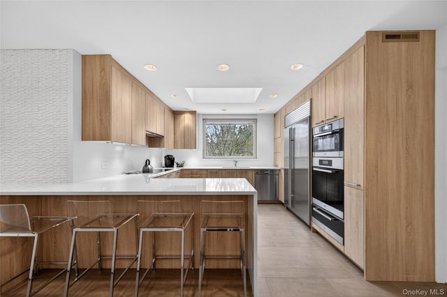 120 Bacon Road, Old Westbury, NY 11568