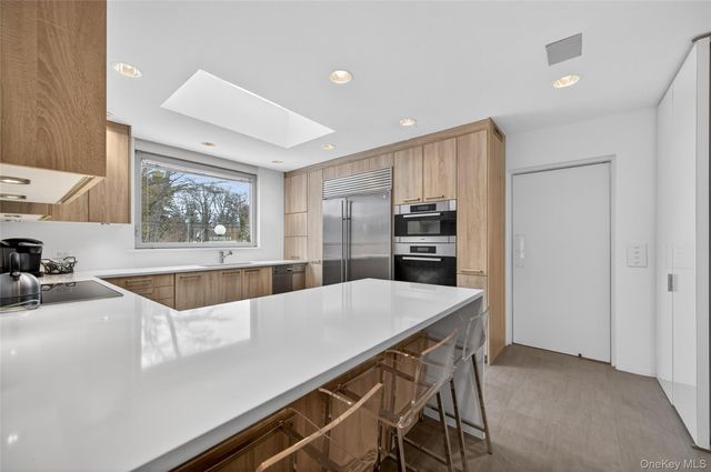 120 Bacon Road, Old Westbury, NY 11568