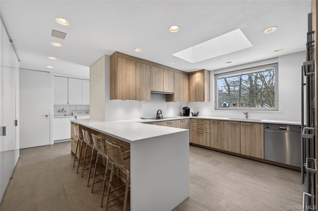 120 Bacon Road, Old Westbury, NY 11568