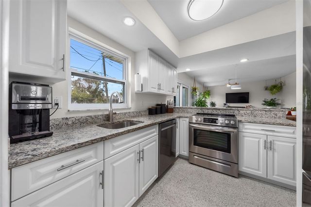 8081 CASCADAS AVENUE, North Port, FL 34287