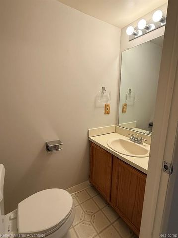22242 Edgewater 146, Novi, MI 48375