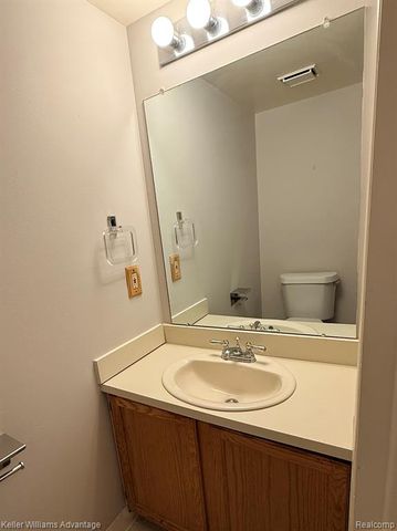 22242 Edgewater 146, Novi, MI 48375