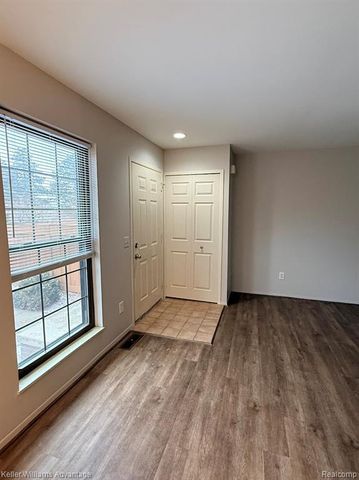 22242 Edgewater 146, Novi, MI 48375