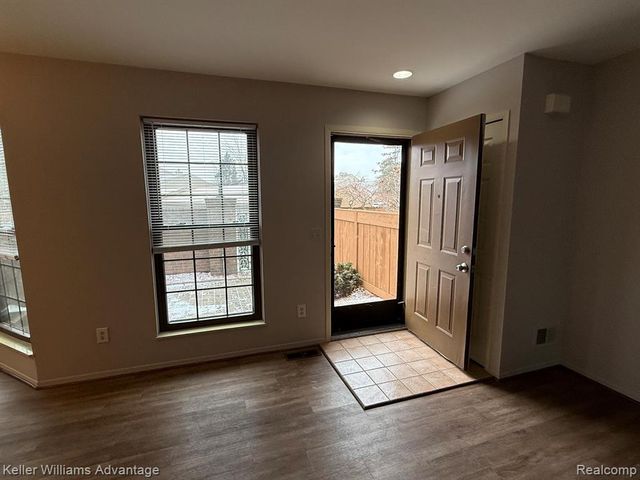 22242 Edgewater 146, Novi, MI 48375