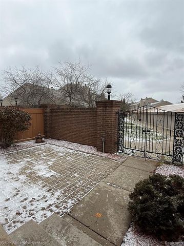 22242 Edgewater 146, Novi, MI 48375