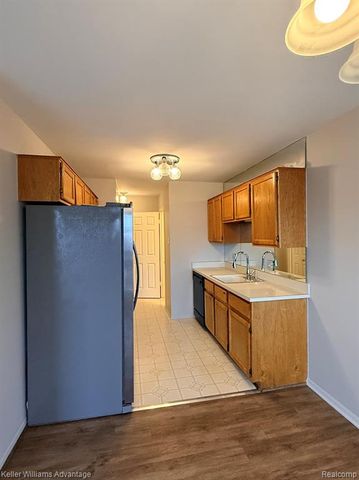 22242 Edgewater 146, Novi, MI 48375