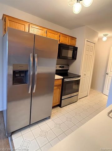 22242 Edgewater 146, Novi, MI 48375