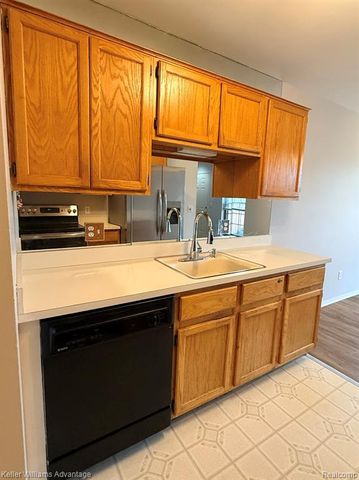 22242 Edgewater 146, Novi, MI 48375