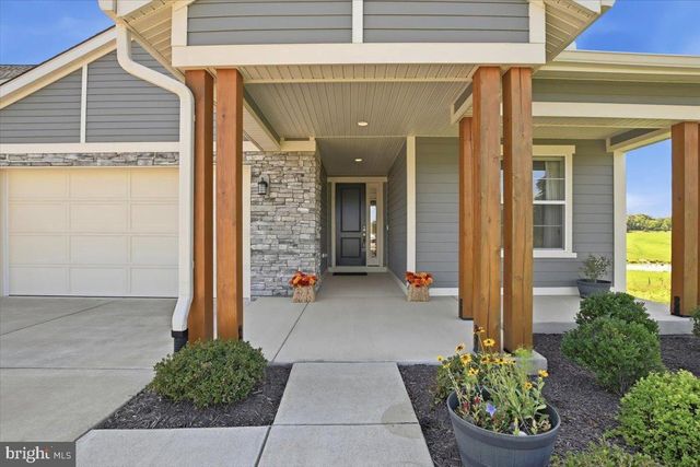 100 WALLEYE CT, Lake Frederick, VA 22630