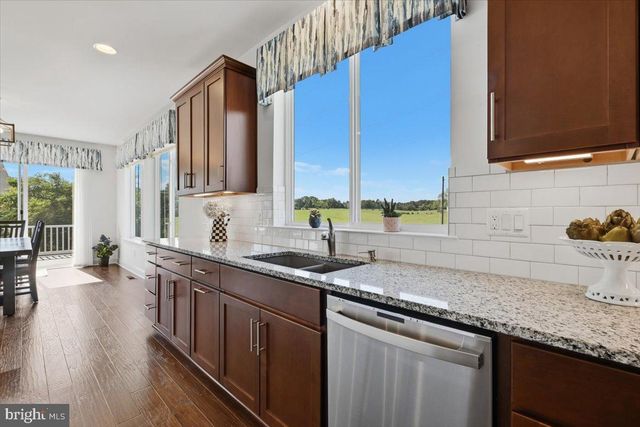 100 WALLEYE CT, Lake Frederick, VA 22630