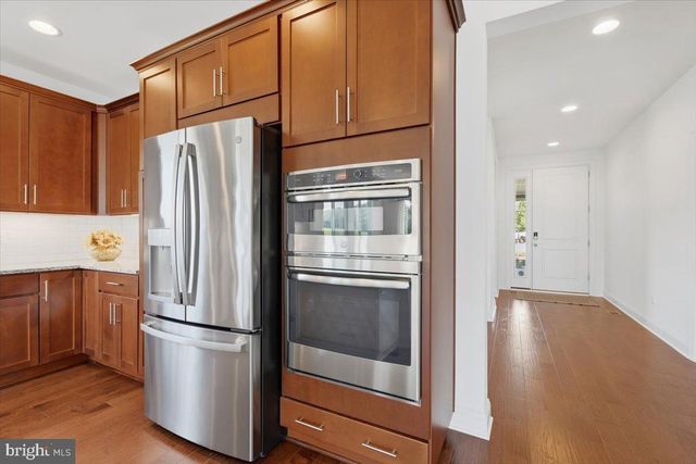 100 WALLEYE CT, Lake Frederick, VA 22630