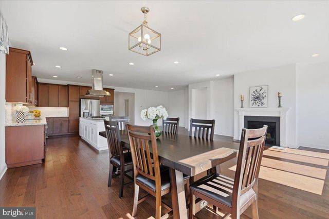 100 WALLEYE CT, Lake Frederick, VA 22630