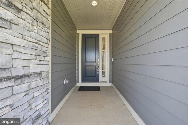 100 WALLEYE CT, Lake Frederick, VA 22630