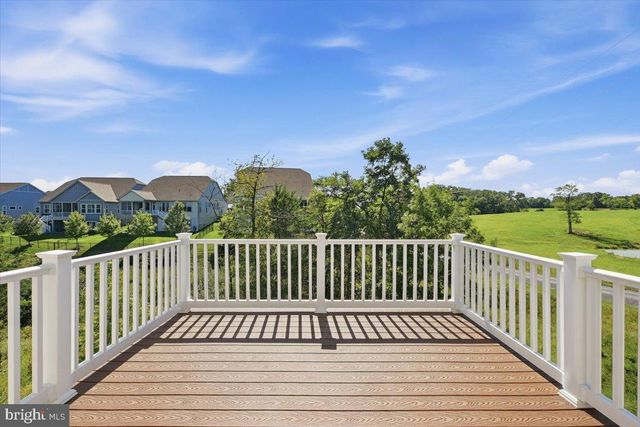 100 WALLEYE CT, Lake Frederick, VA 22630