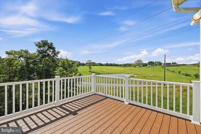 100 WALLEYE CT, Lake Frederick, VA 22630