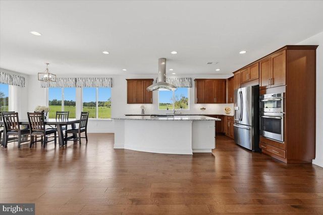 100 WALLEYE CT, Lake Frederick, VA 22630