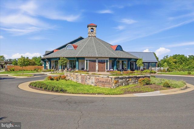 100 WALLEYE CT, Lake Frederick, VA 22630