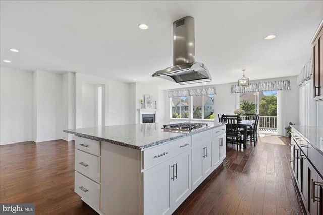 100 WALLEYE CT, Lake Frederick, VA 22630