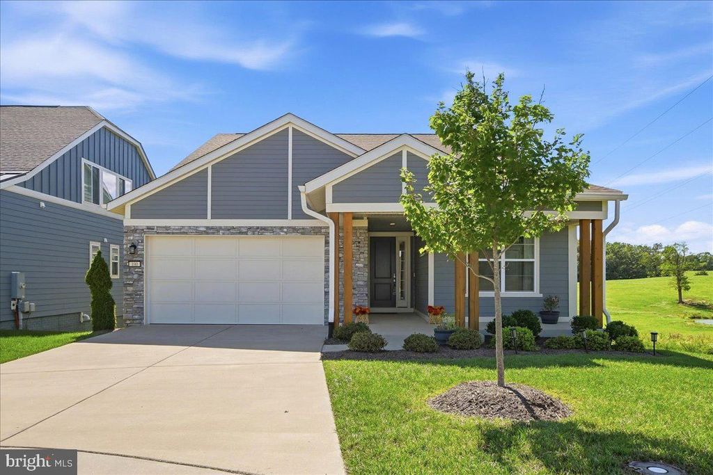 100 WALLEYE CT, Lake Frederick, VA 22630