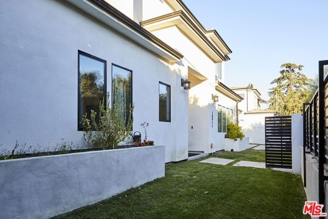 18911 HATTERAS Street, Tarzana (los Angeles), CA 91356