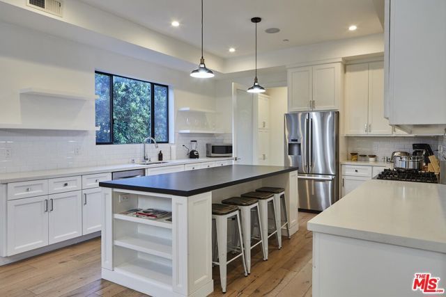 18911 HATTERAS Street, Tarzana (los Angeles), CA 91356