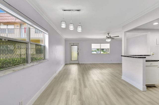 450 Saxony J, Delray Beach, FL 33446
