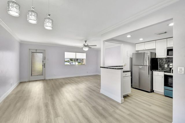 450 Saxony J, Delray Beach, FL 33446