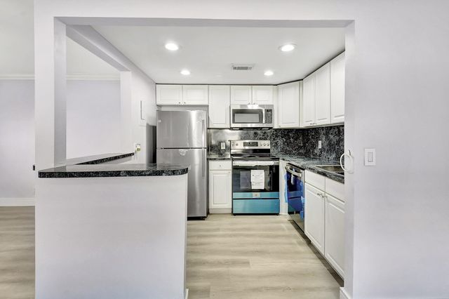 450 Saxony J, Delray Beach, FL 33446