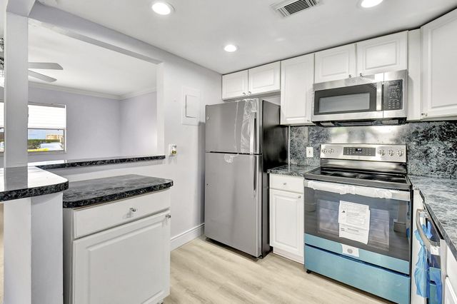 450 Saxony J, Delray Beach, FL 33446