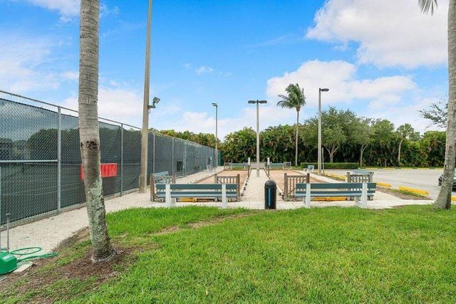 450 Saxony J, Delray Beach, FL 33446