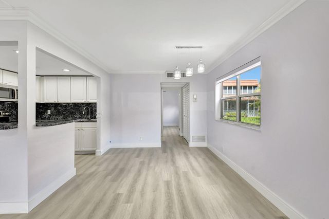 450 Saxony J, Delray Beach, FL 33446
