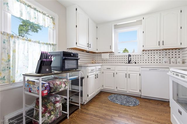 419 E 326th Street, Willowick, OH 44095
