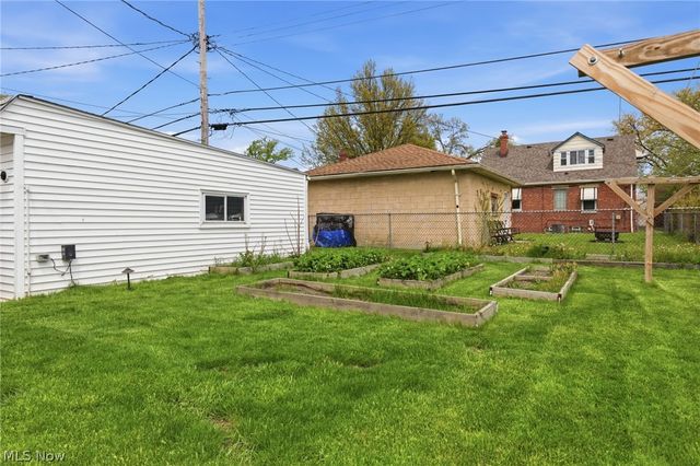 419 E 326th Street, Willowick, OH 44095