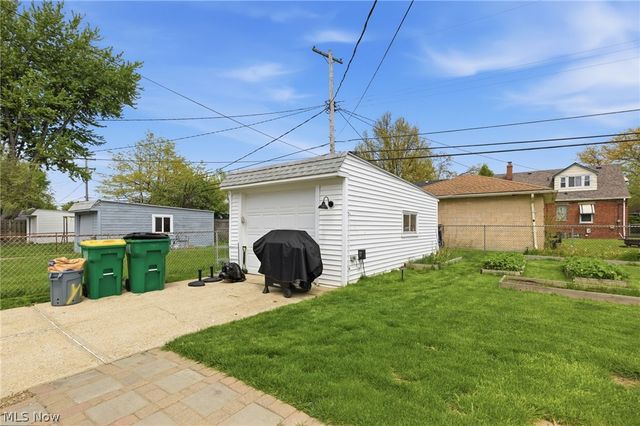 419 E 326th Street, Willowick, OH 44095