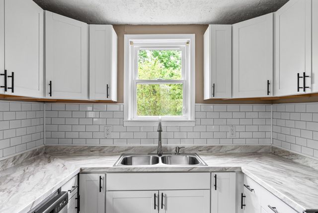 1247 Daniel St, Clarksville, TN 37040