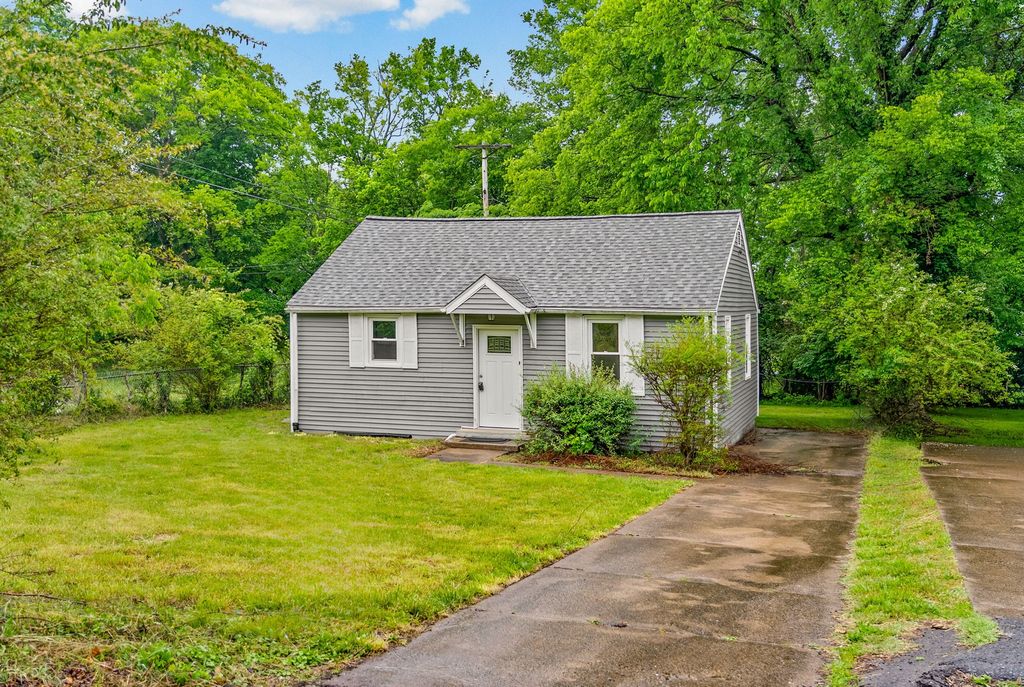 1247 Daniel St, Clarksville, TN 37040