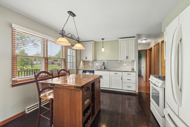 1259 Heather Road, Homewood, IL 60430
