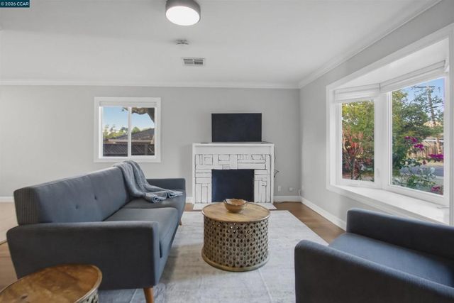 1412 Delaware Dr, Concord, CA 94521