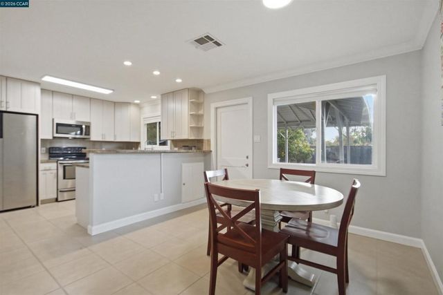 1412 Delaware Dr, Concord, CA 94521