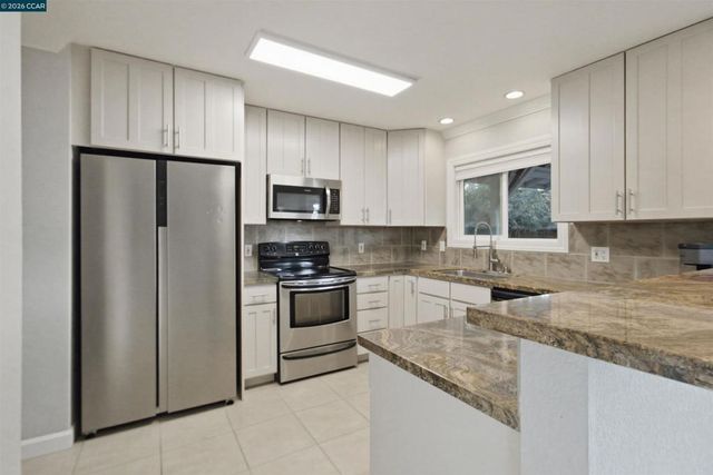 1412 Delaware Dr, Concord, CA 94521
