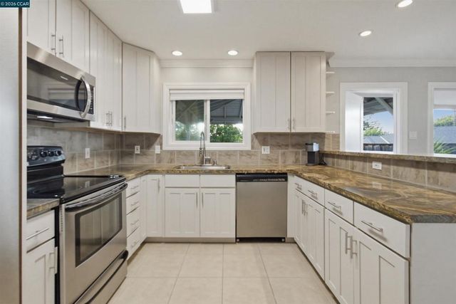 1412 Delaware Dr, Concord, CA 94521
