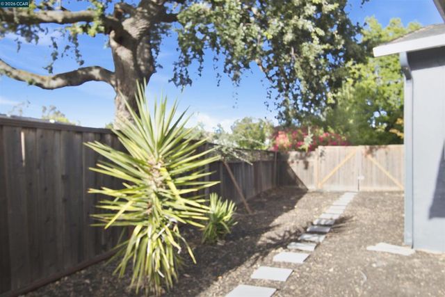 1412 Delaware Dr, Concord, CA 94521