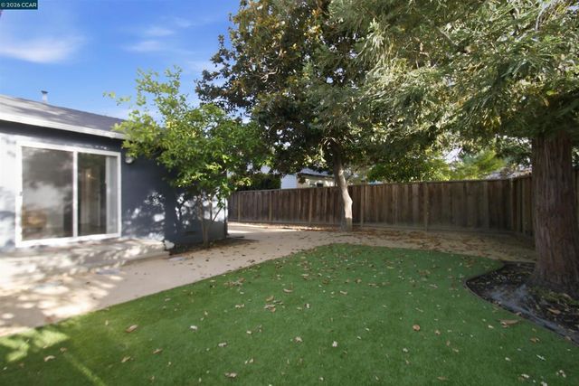 1412 Delaware Dr, Concord, CA 94521