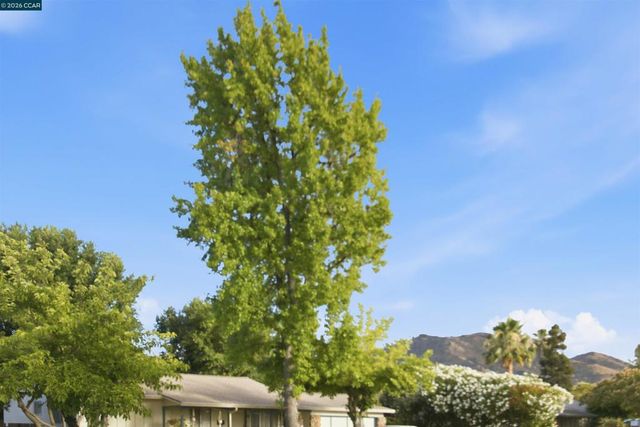 1412 Delaware Dr, Concord, CA 94521