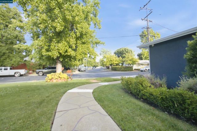 1412 Delaware Dr, Concord, CA 94521