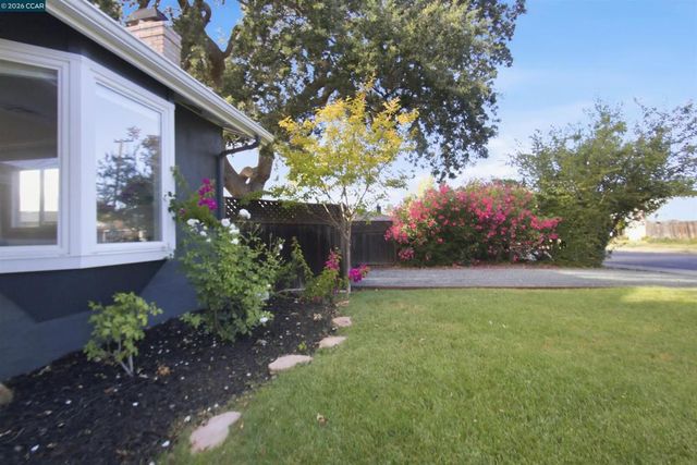 1412 Delaware Dr, Concord, CA 94521