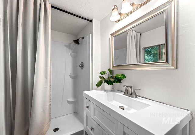 219 14th Ave N, Nampa, ID 83687